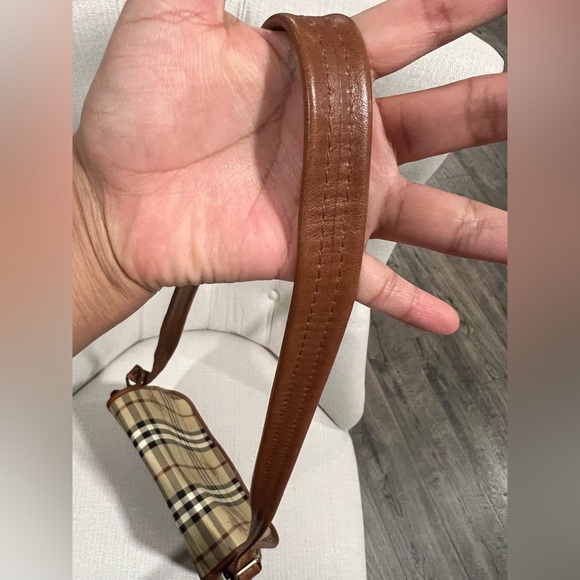Burberry vintage crossbody bag . - Picture 4 of 13